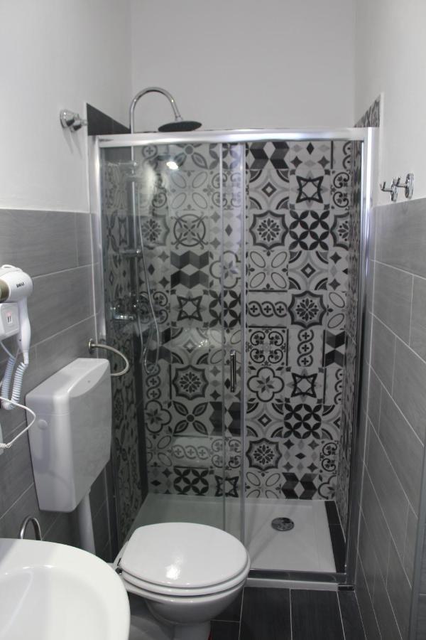 B&B Red House Garlate Екстериор снимка